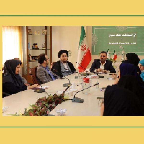 تقدیر از برگزیدگان مسابقه کتابخوانی نماز همزمان با هفته بسیج