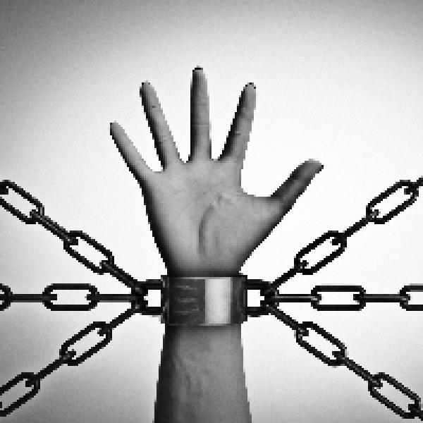 اسیر پیش‌فرض‌های خود نباشیم