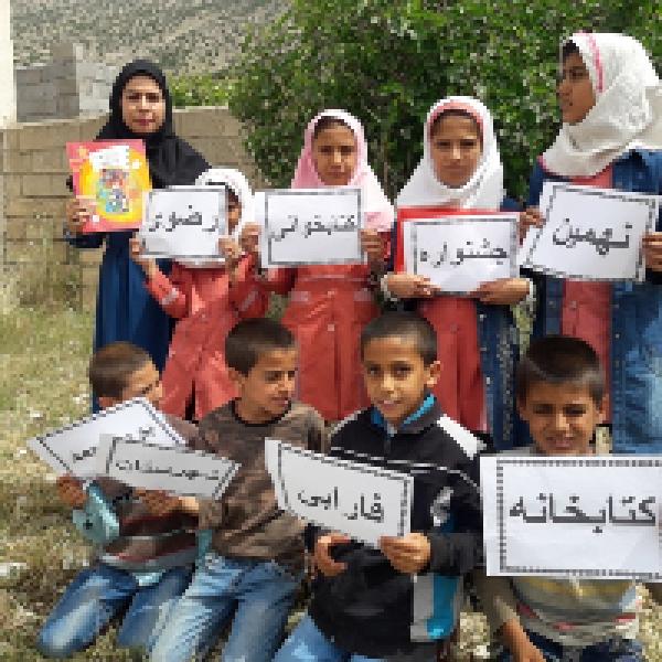 تشویق و ترغیب اهالی روستا به شرکت در جشنواره کتابخوانی رضوی